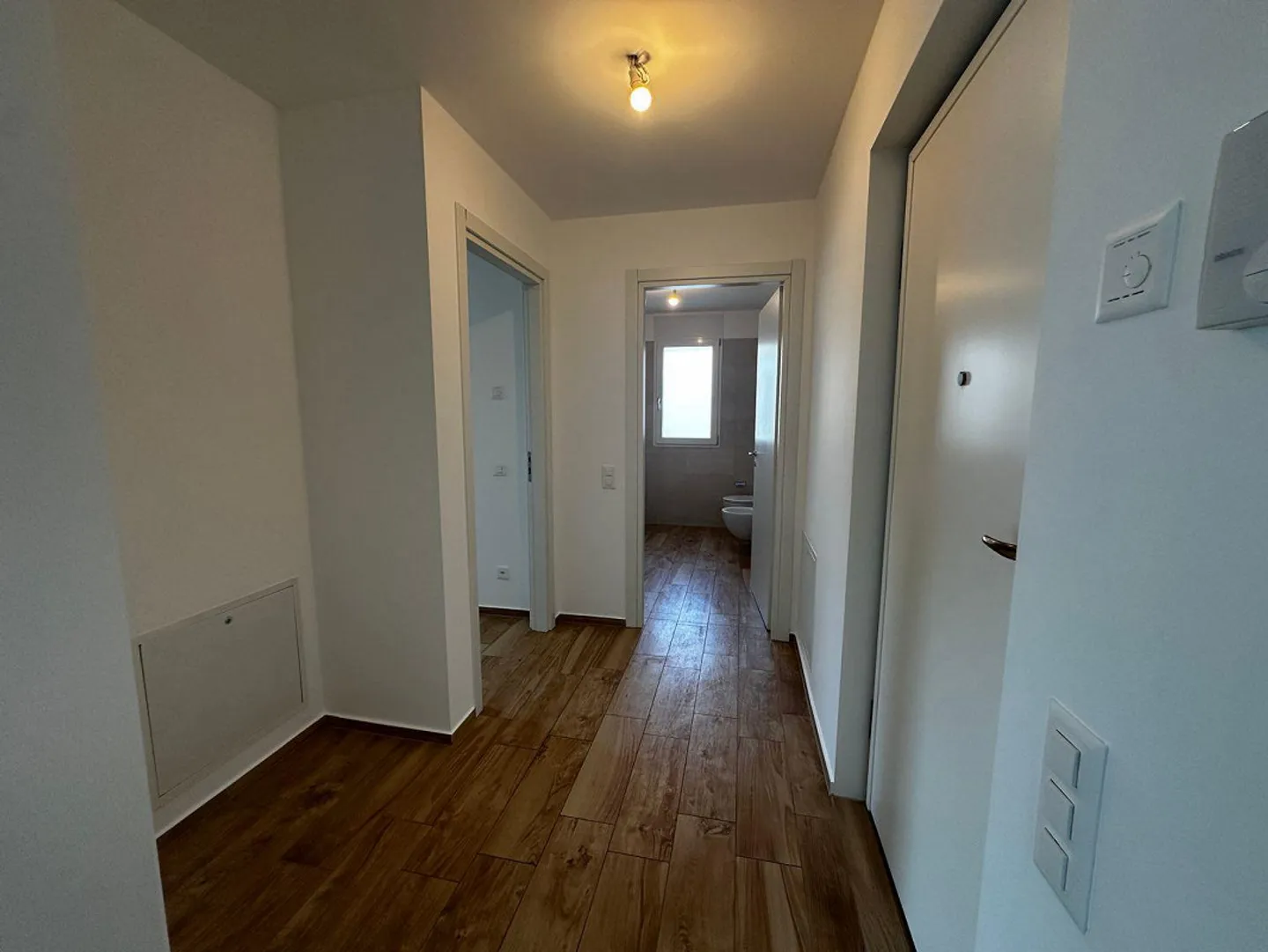 VACALLO – 2.5 rooms of excellent size with livable balcony and view... - Photo 4 of 8