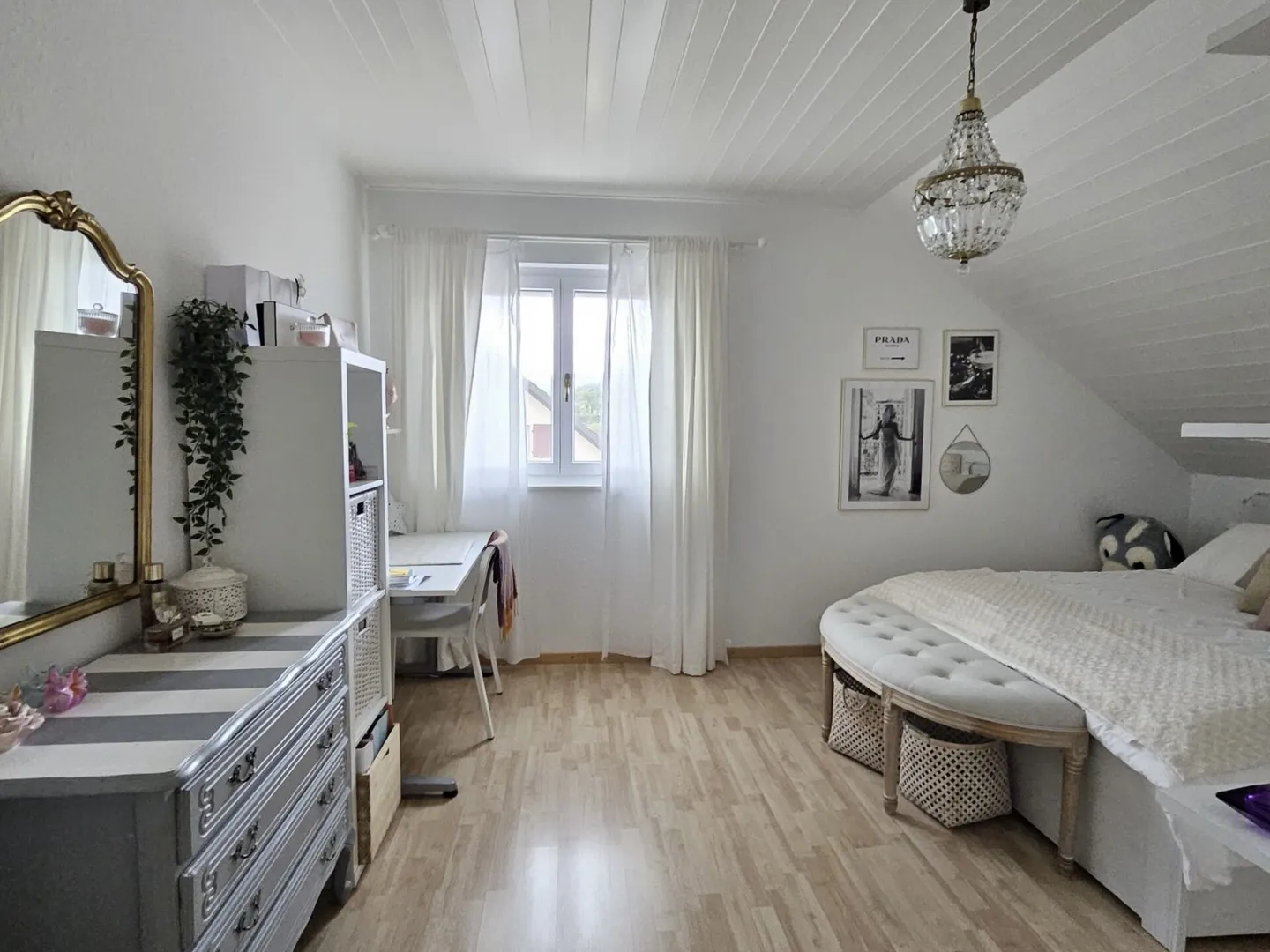 Bright individual villa with large spaces & independent studio - Photo 8 of 17