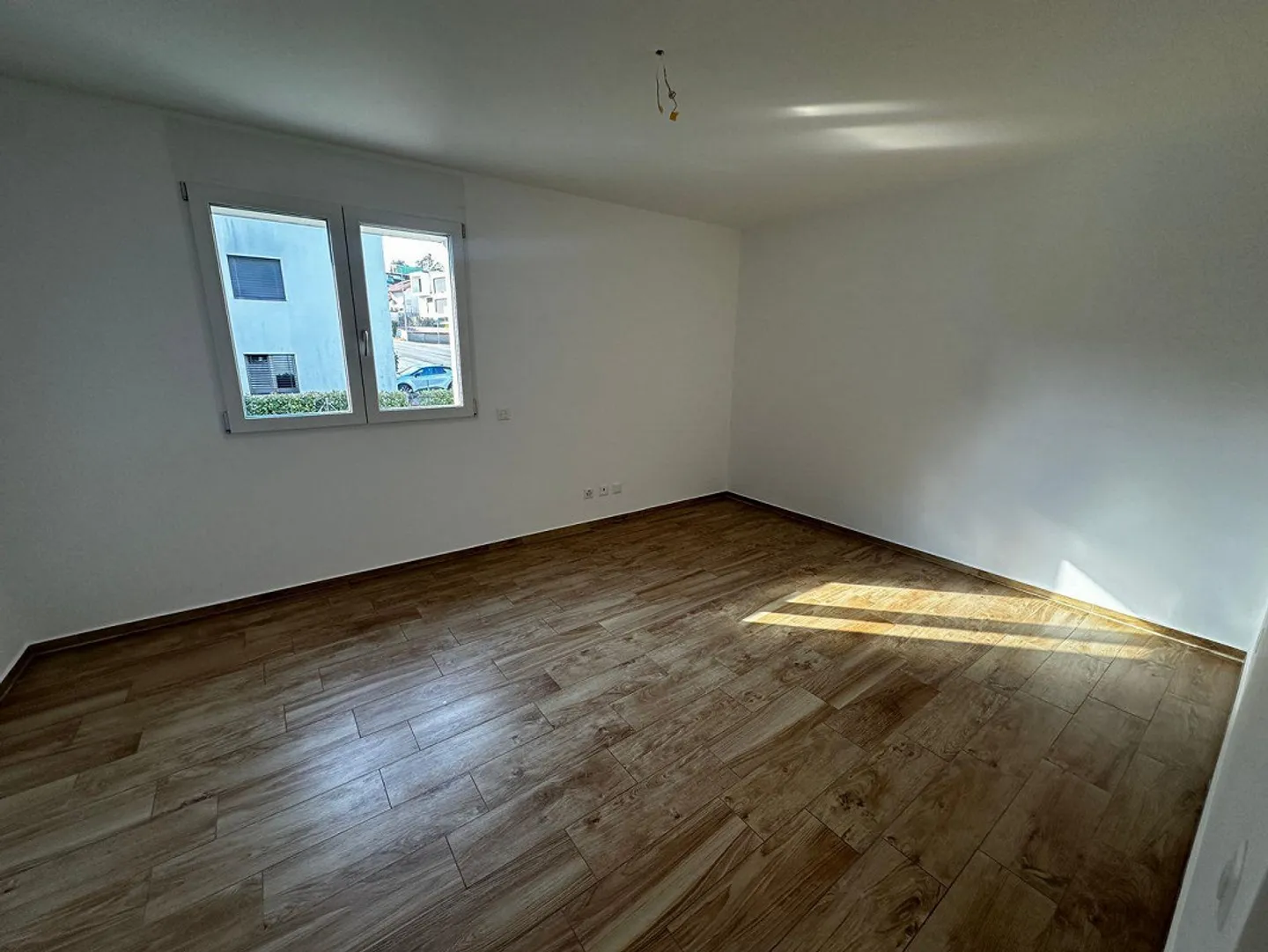 VACALLO – 2.5 rooms of excellent size with livable balcony and view... - Photo 7 of 8