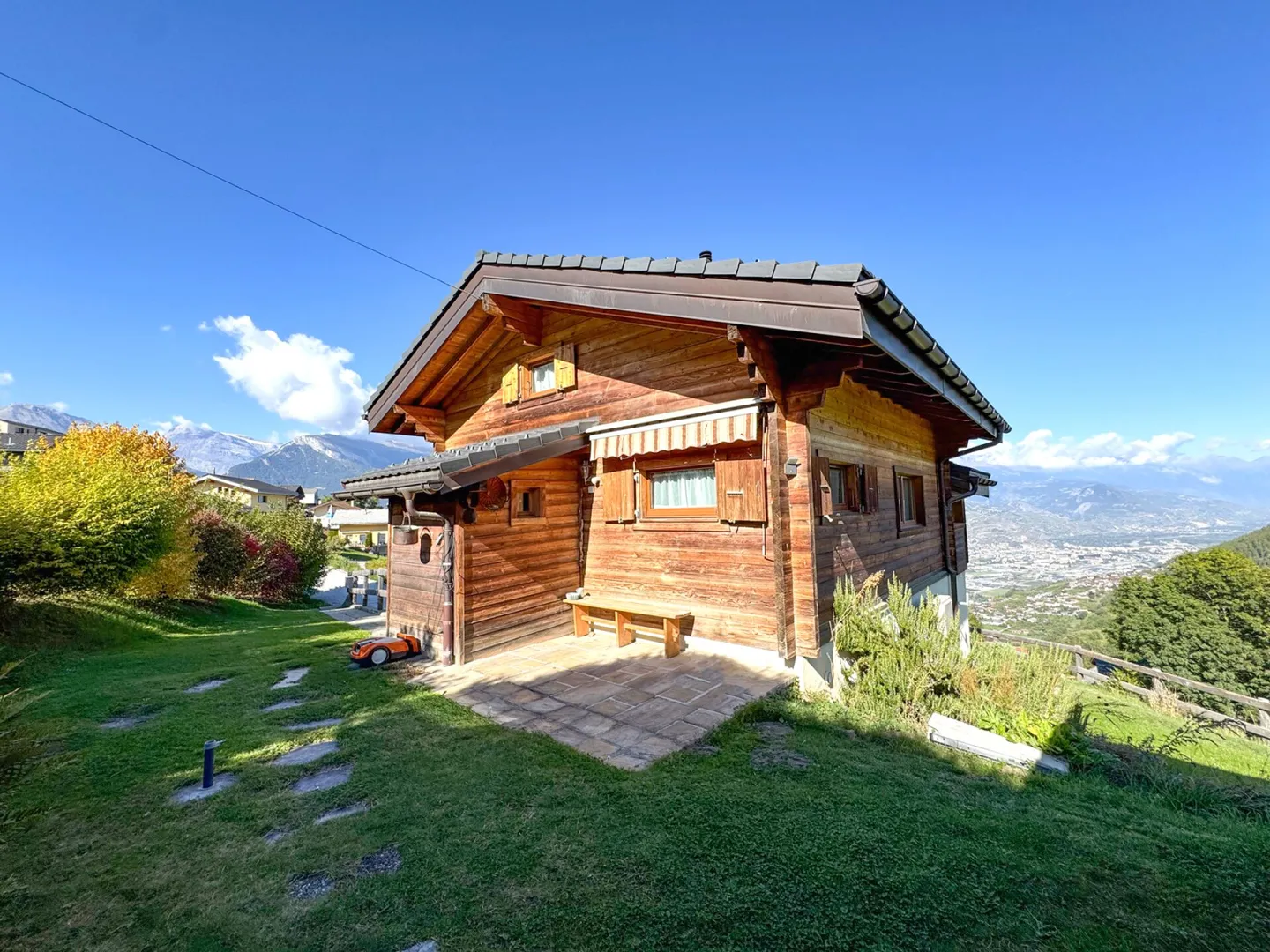 Chalet e terreno edificabile per 2 o addirittura 3 unità aggiuntive. - Foto 21 di 24