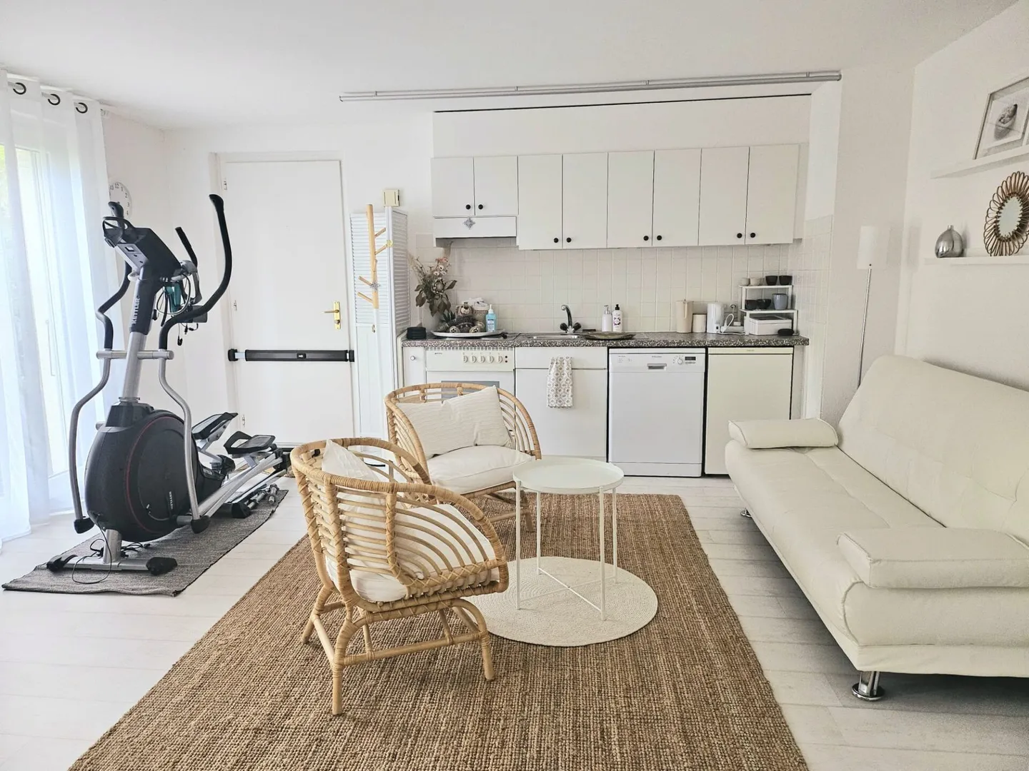 Bright individual villa with large spaces & independent studio - Photo 13 of 17