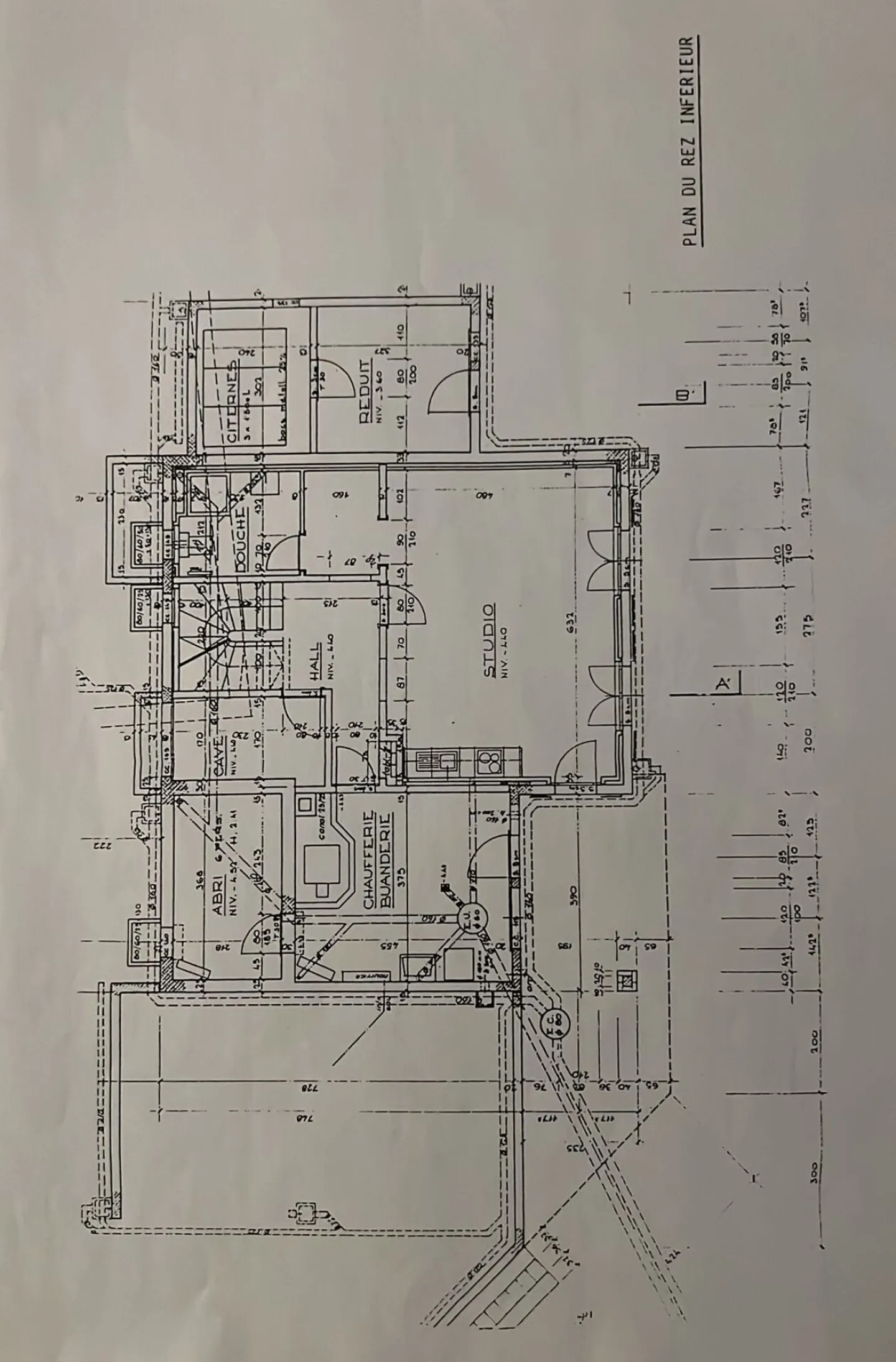 Bright individual villa with large spaces & independent studio - Photo 14 of 17