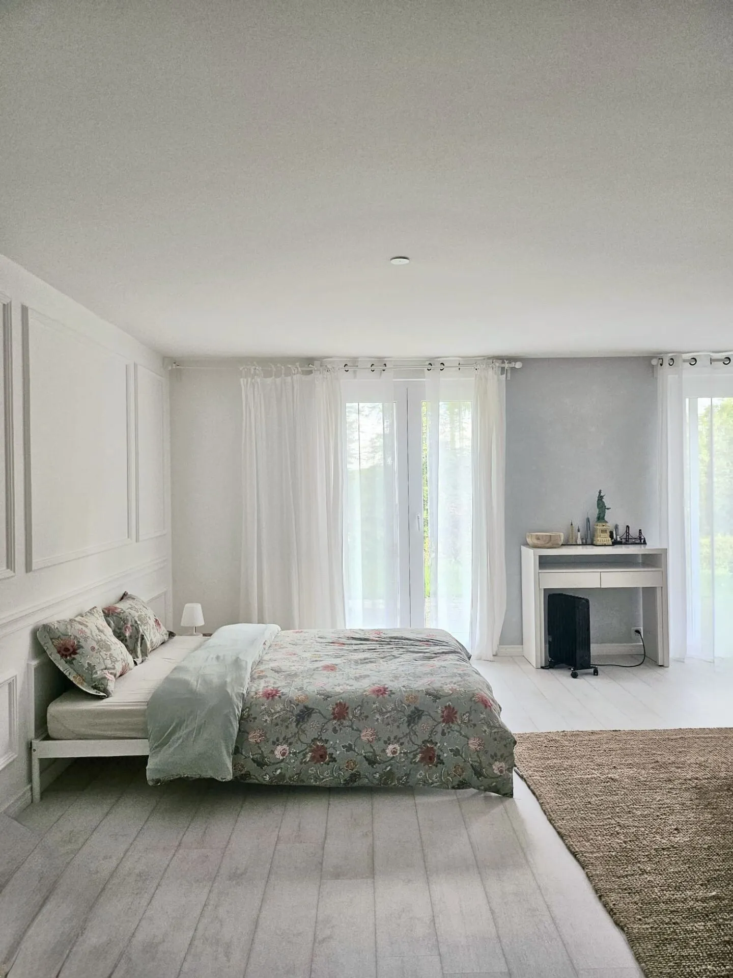 Bright individual villa with large spaces & independent studio - Photo 10 of 17