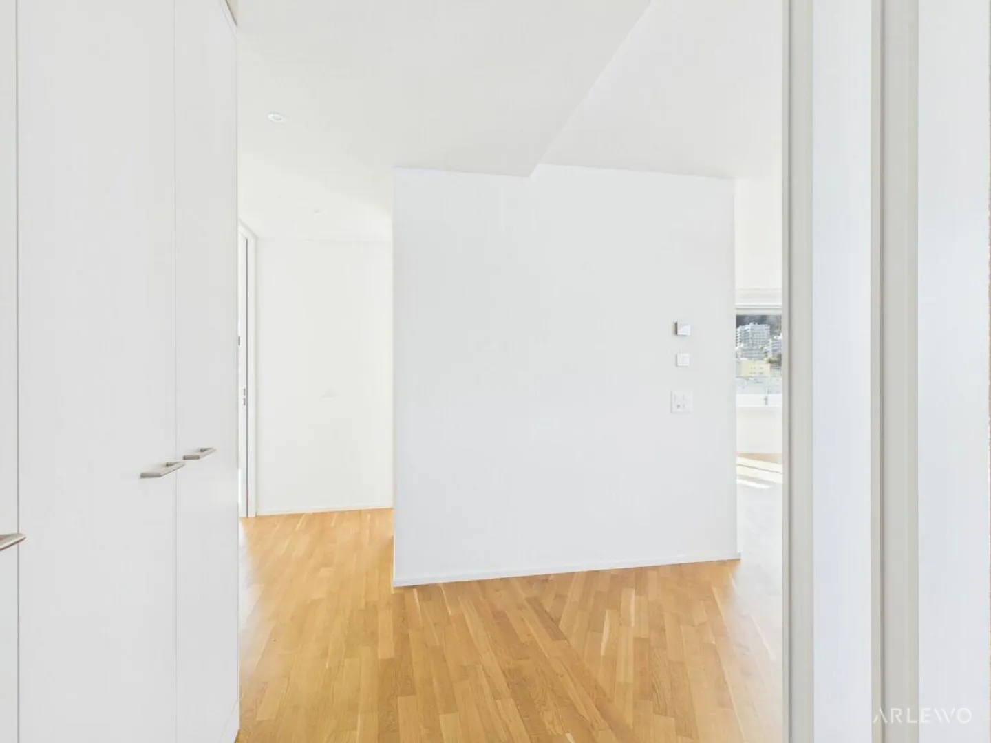 Vivere moderno sopra i tetti - 11° piano con vista sul lago e sulle montagne - Foto 3 di 14