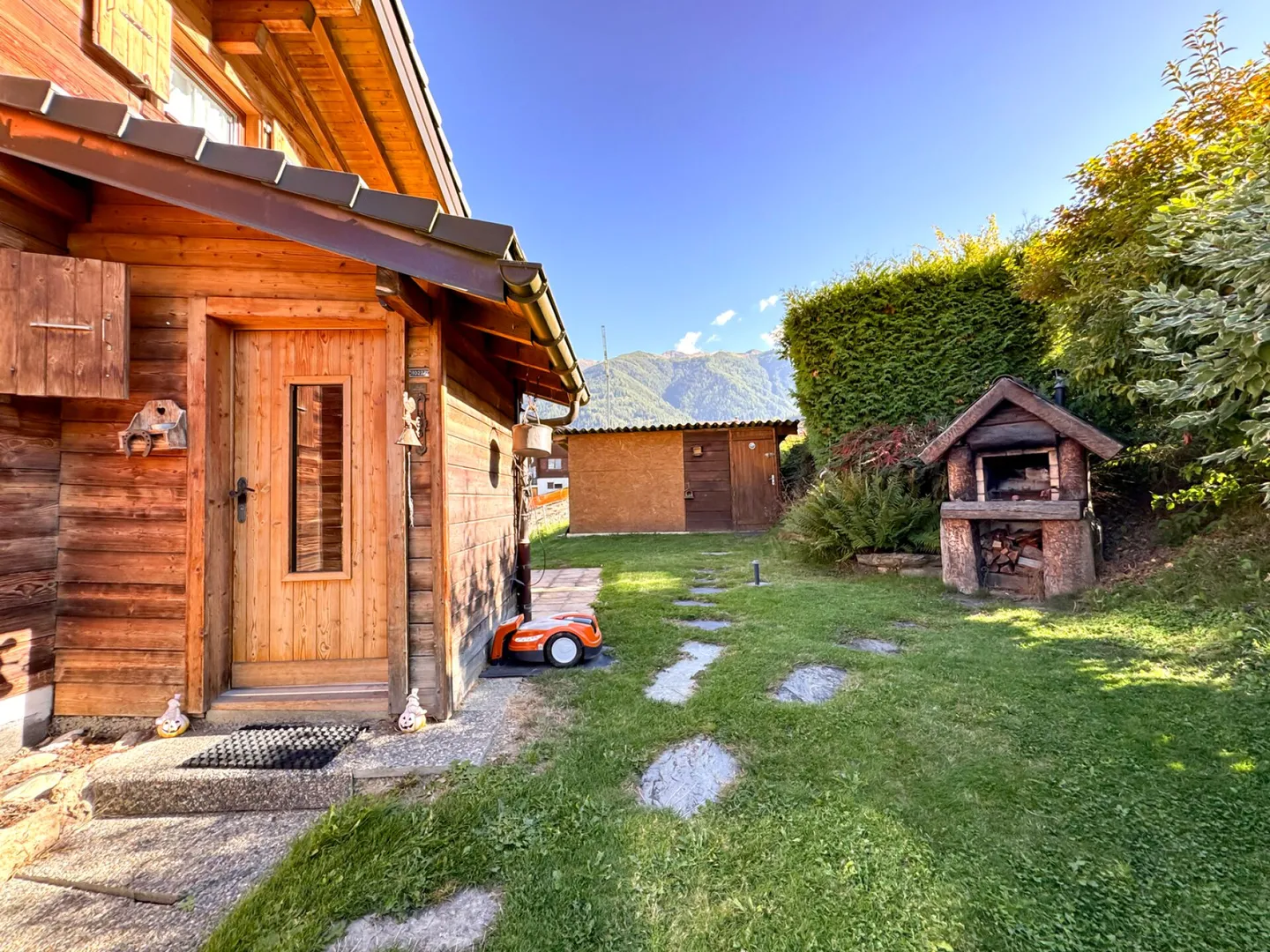 Chalet e terreno edificabile per 2 o addirittura 3 unità aggiuntive. - Foto 23 di 24