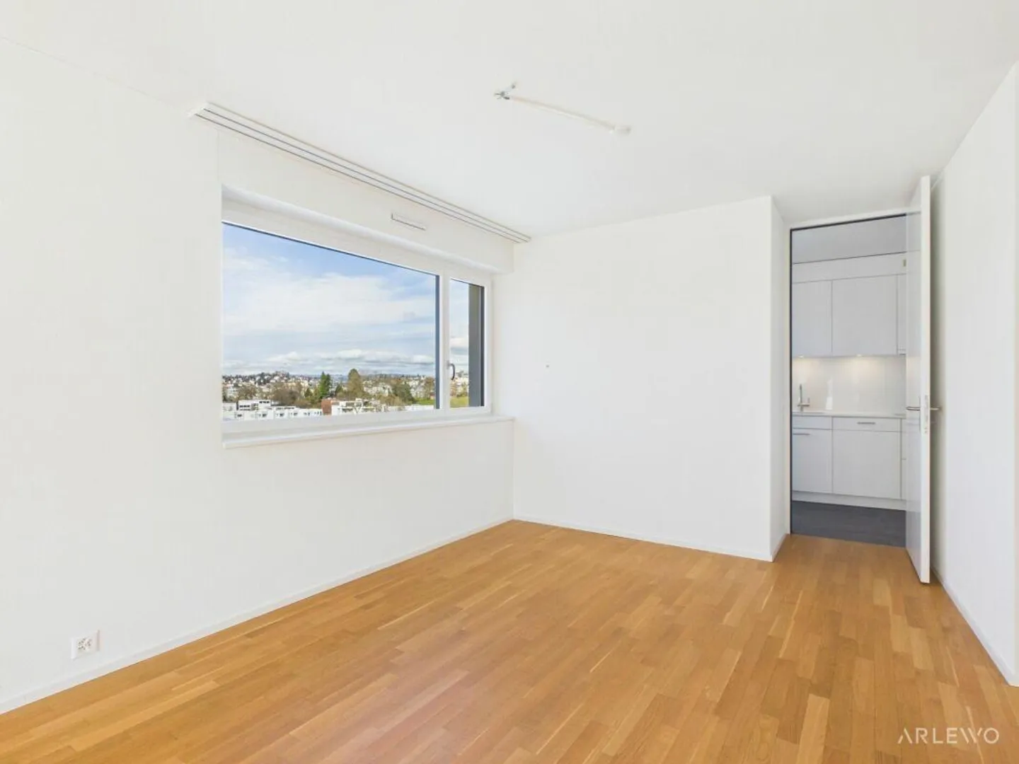 Vivere moderno sopra i tetti - 11° piano con vista sul lago e sulle montagne - Foto 4 di 14