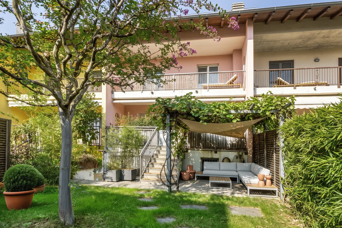 Charmante Maison de Ville avec Jardin - Photo 1 sur 6