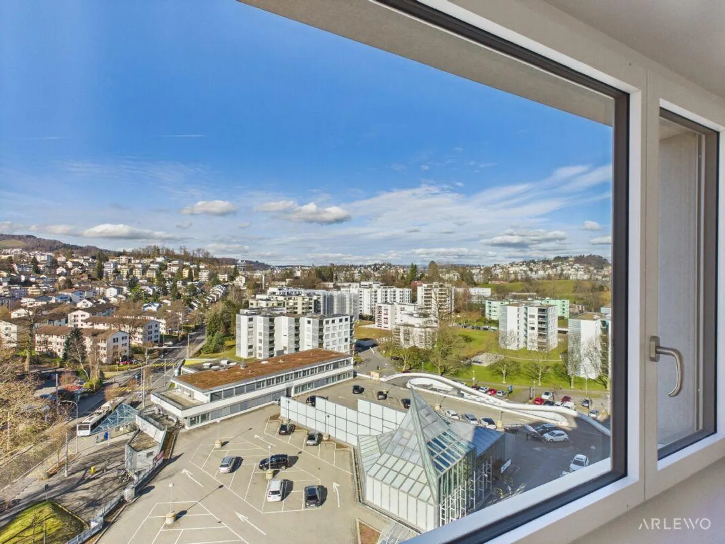 Vivere moderno sopra i tetti - 11° piano con vista sul lago e sulle montagne - Foto 5 di 14