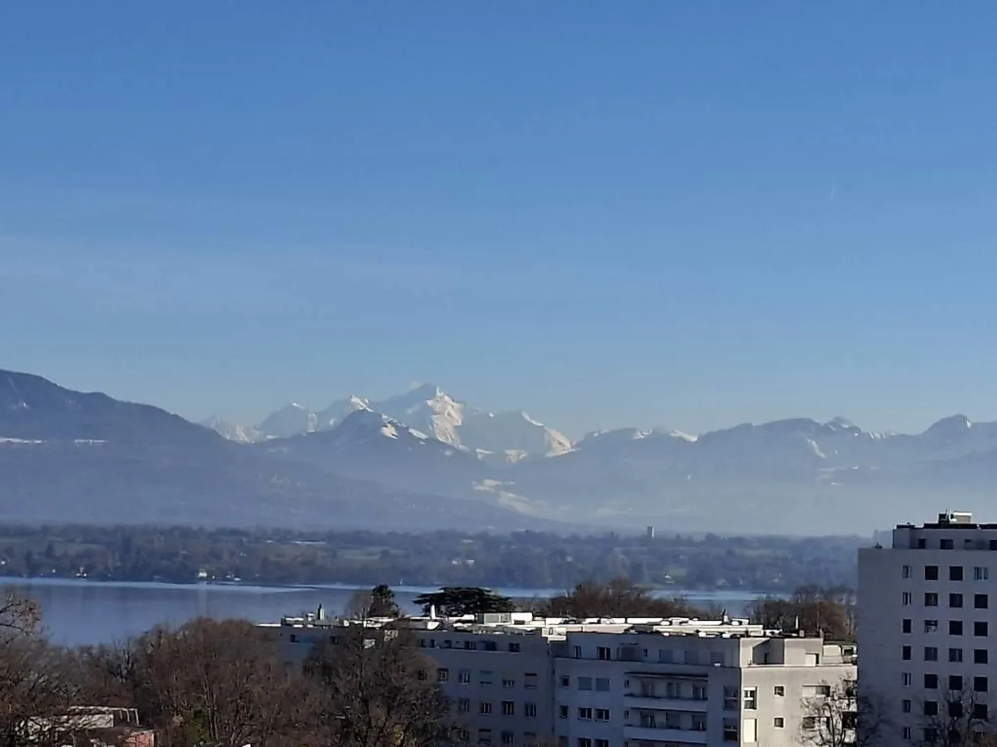 Appartamento moderno vicino al Lago di Ginevra - Foto 1 di 13