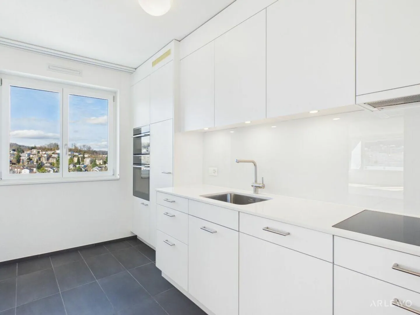 Vivere moderno sopra i tetti - 11° piano con vista sul lago e sulle montagne - Foto 9 di 14