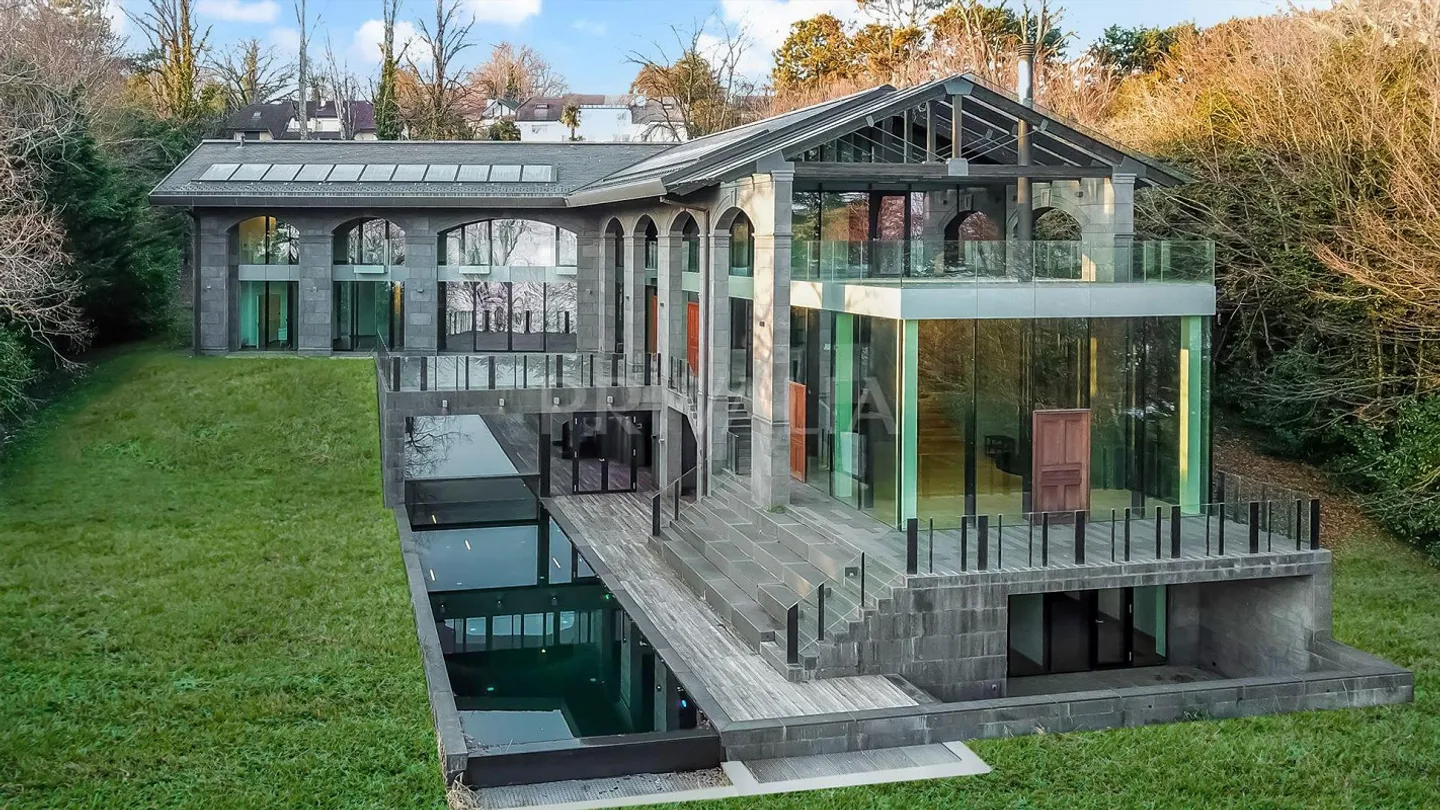 Propriété contemporaine d'exception avec accès privé au lac - Foto 1 di 6