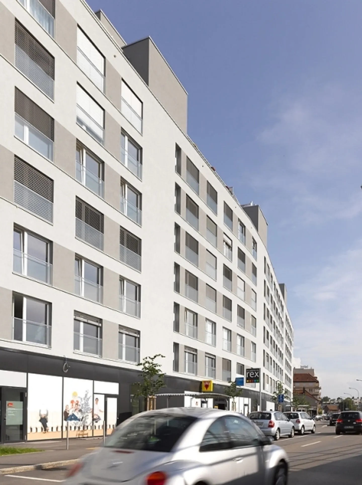 Arco commerciale nel centro città - 120 m2 - Foto 2 di 4