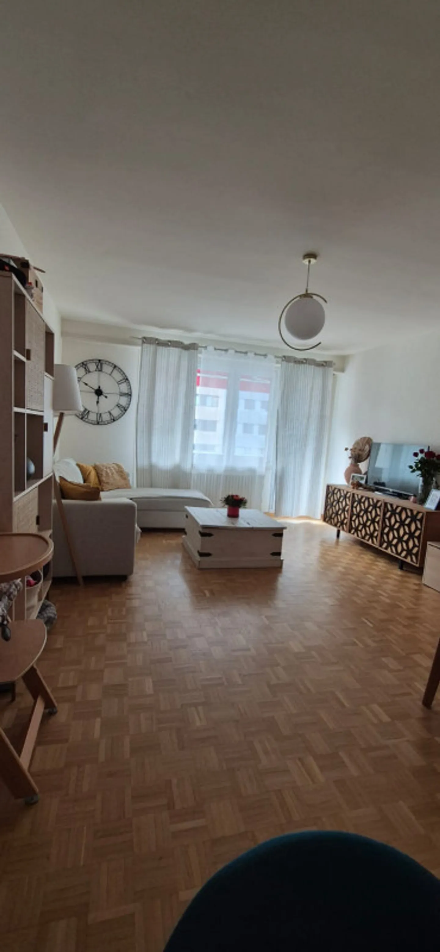 GENF ZENTRUM - 4 ZIMMER MIT BALKON & GESCHLOSSENEM GARAGE - Foto 1 von 6