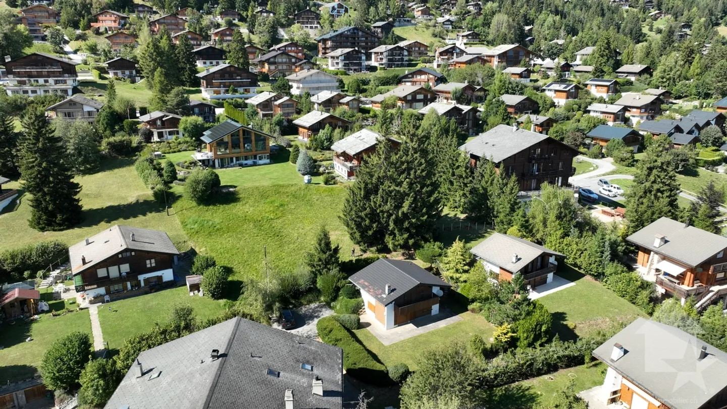 Land of 3730m2 in hotel and collective housing zone - Photo 1 of 7