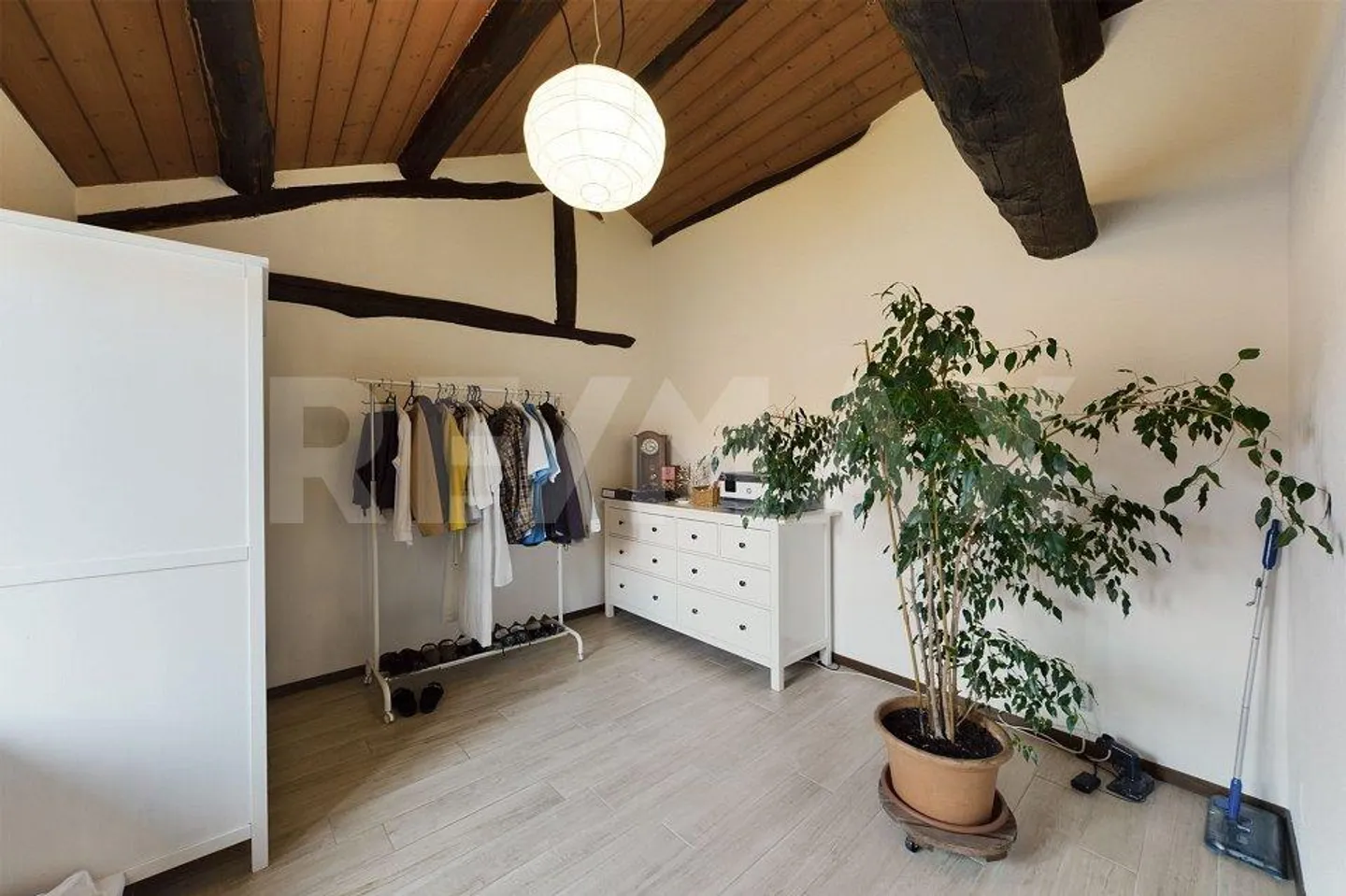 Large, newly renovated village house with charm - Photo 8 of 13