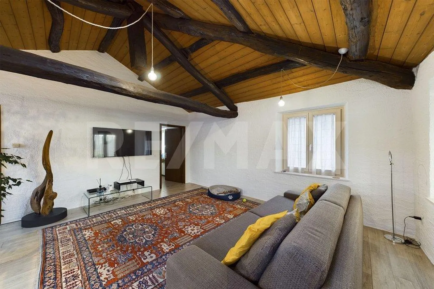 Large, newly renovated village house with charm - Photo 10 of 13