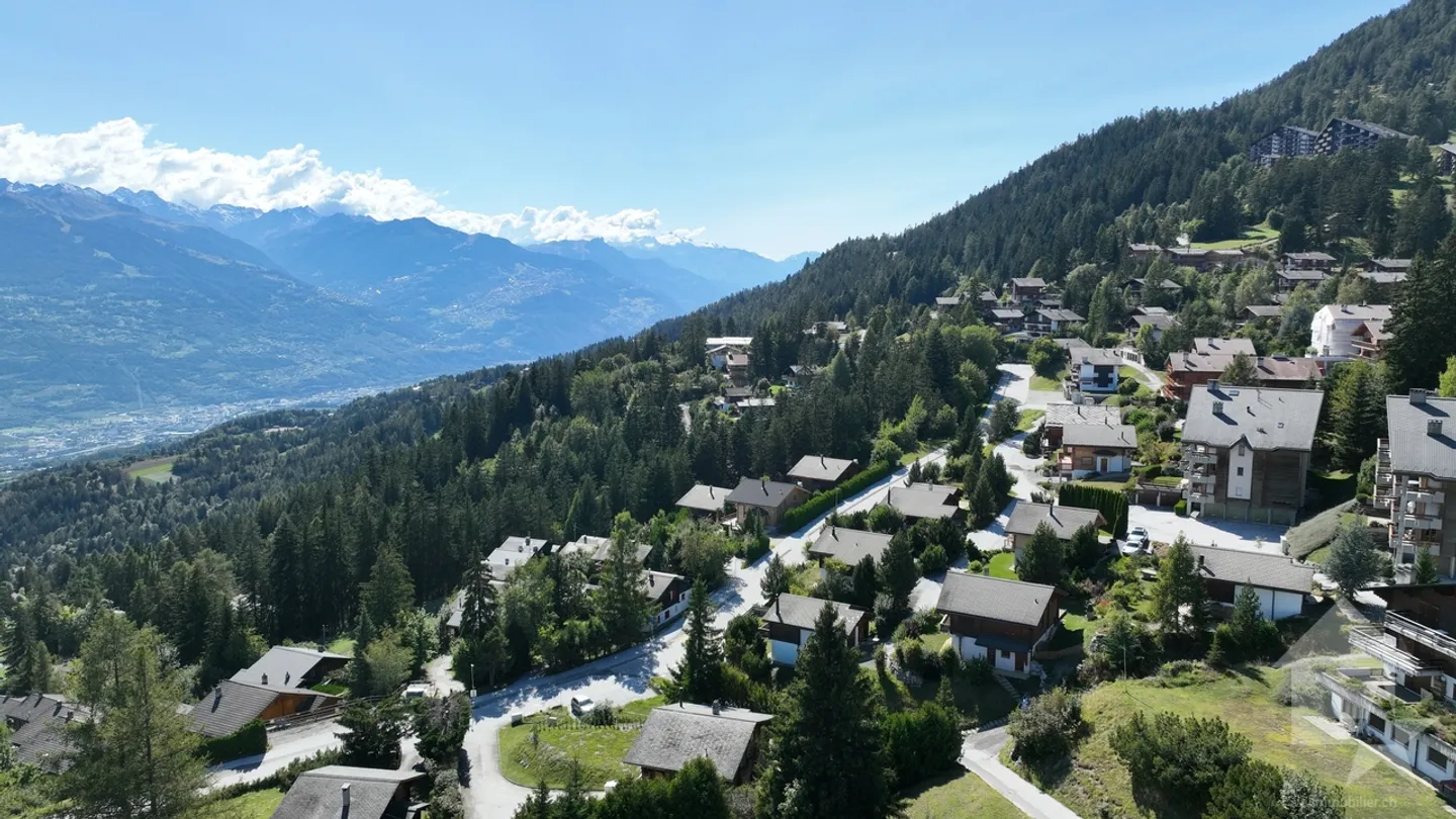 Land of 3730m2 in hotel and collective housing zone - Photo 4 of 7