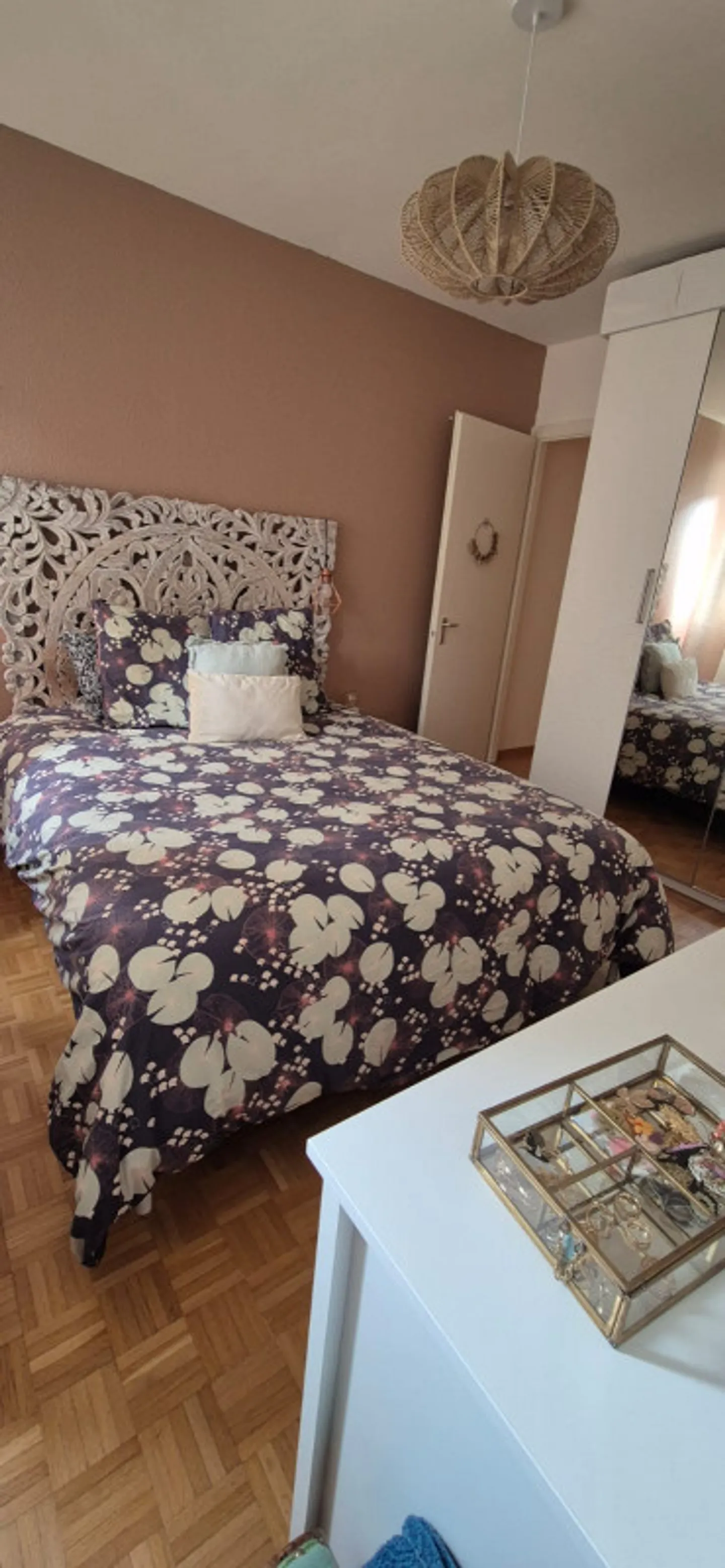 GENF ZENTRUM - 4 ZIMMER MIT BALKON & GESCHLOSSENEM GARAGE - Foto 3 von 6