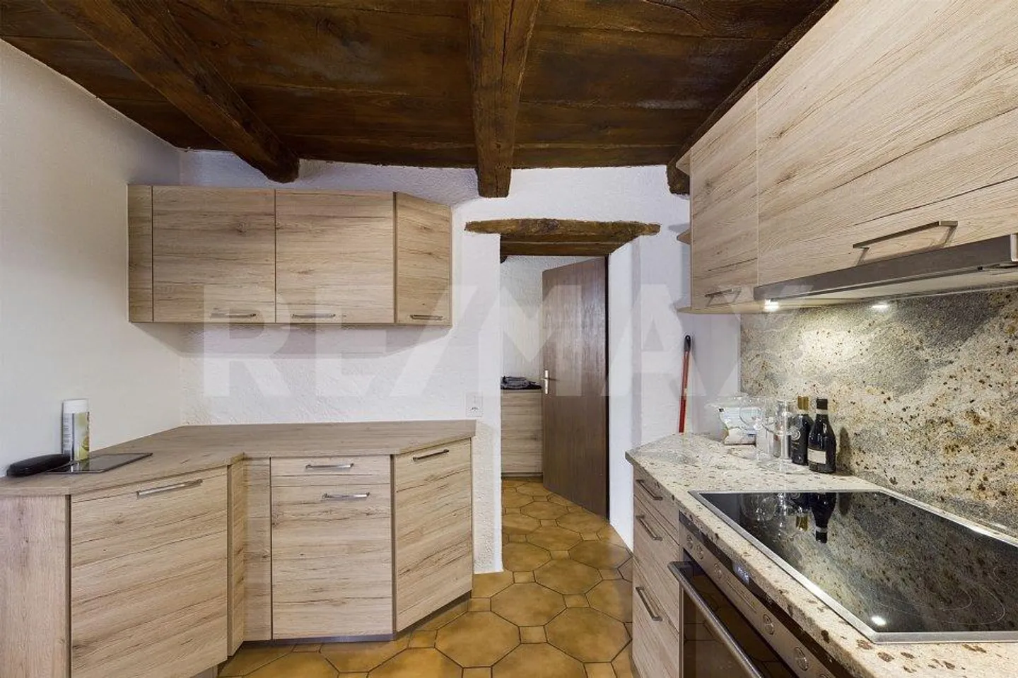 Large, newly renovated village house with charm - Photo 12 of 13