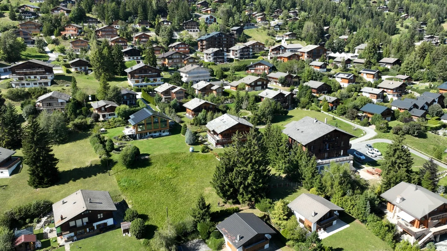 Land of 3730m2 in hotel and collective housing zone - Photo 5 of 7