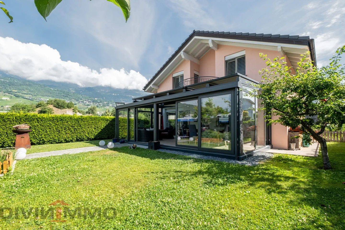 Beautiful 5.5-room villa with a room/bedroom with kitchen - Photo 1 of 18