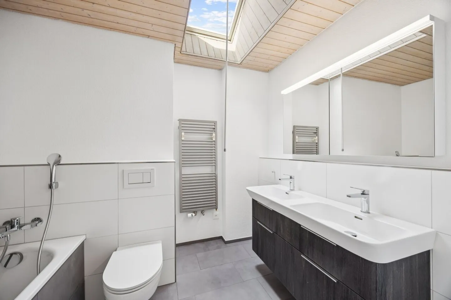 First rental after renovation - attractive penthouse apartment - Photo 3 of 10