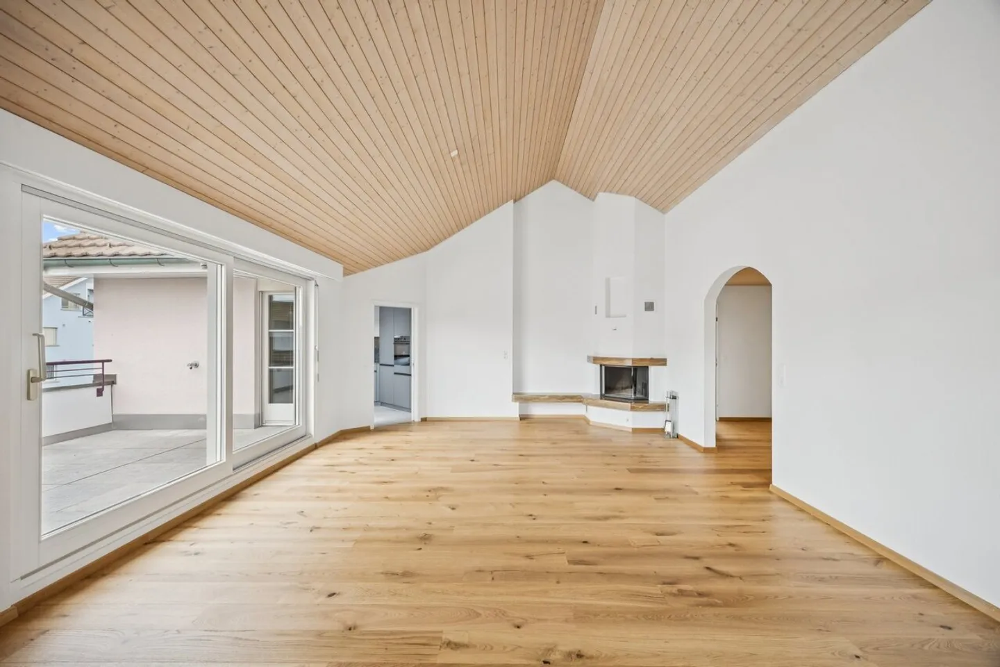 First rental after renovation - attractive penthouse apartment - Photo 5 of 10