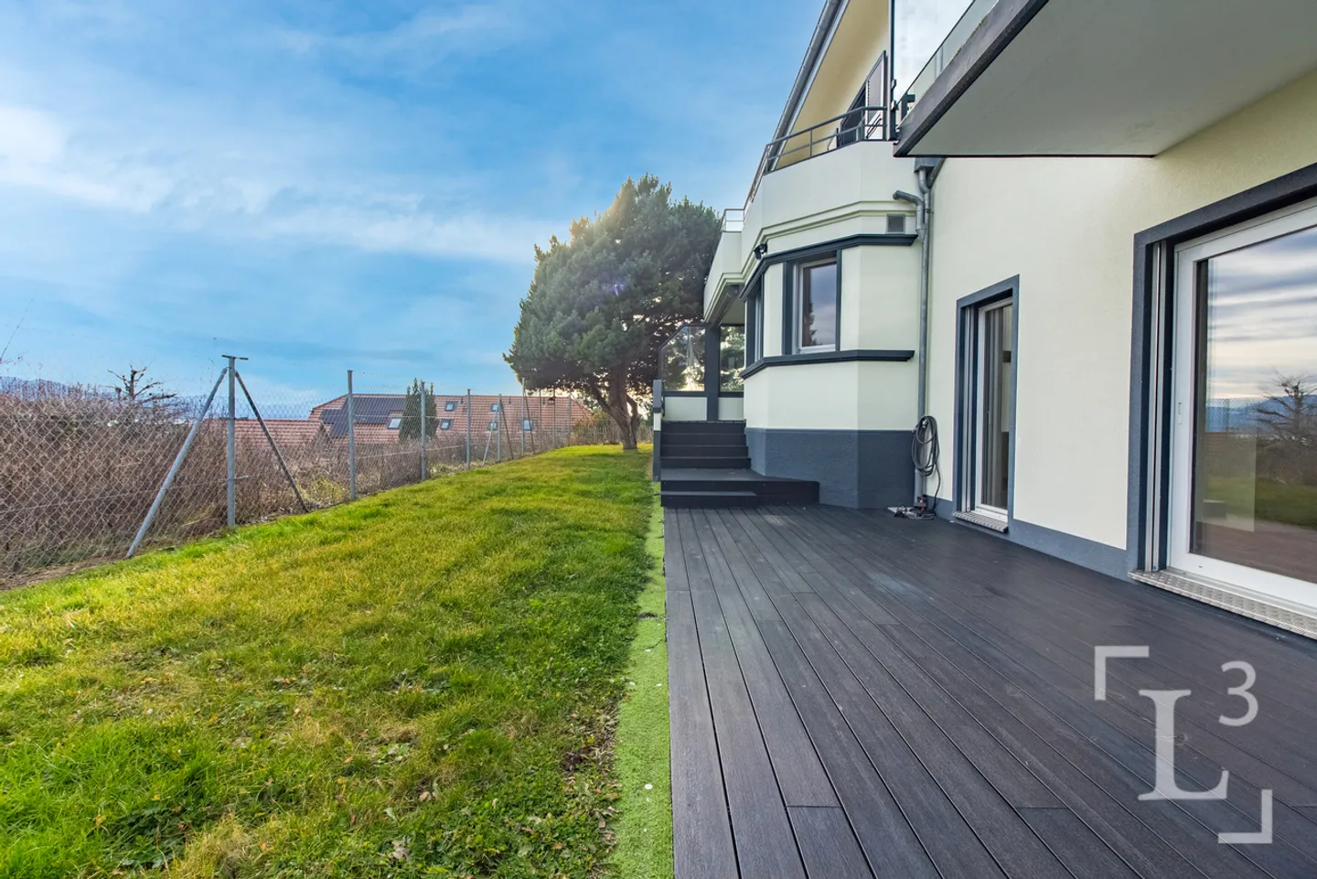 Spacious family villa with pool + studio - Photo 5 of 13