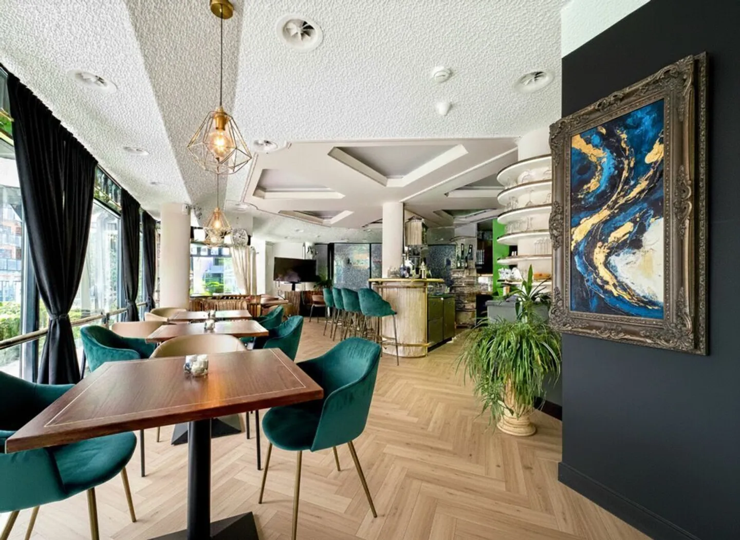 Locali commerciali con terrazza. - Foto 3 di 10