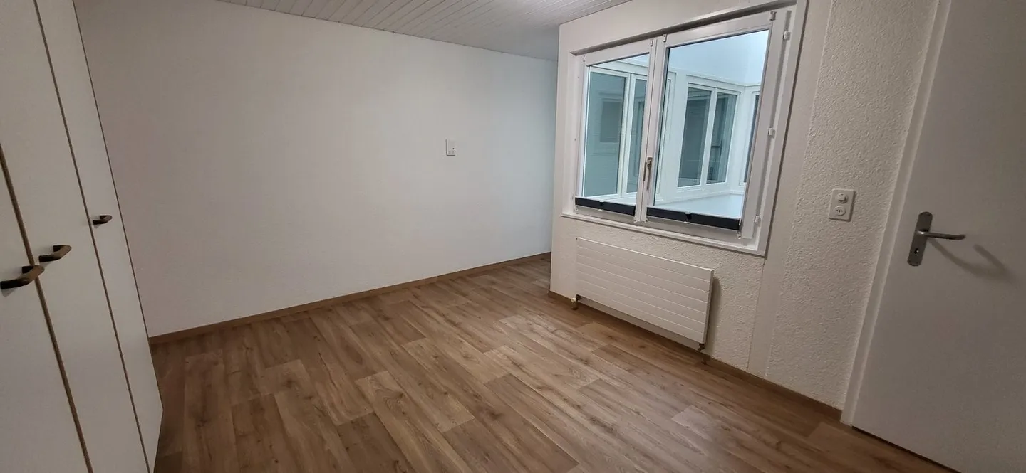 Zentrale und grosszügige 1.5-Zimmerwohnung 2. OG LINKS - Foto 7 von 15