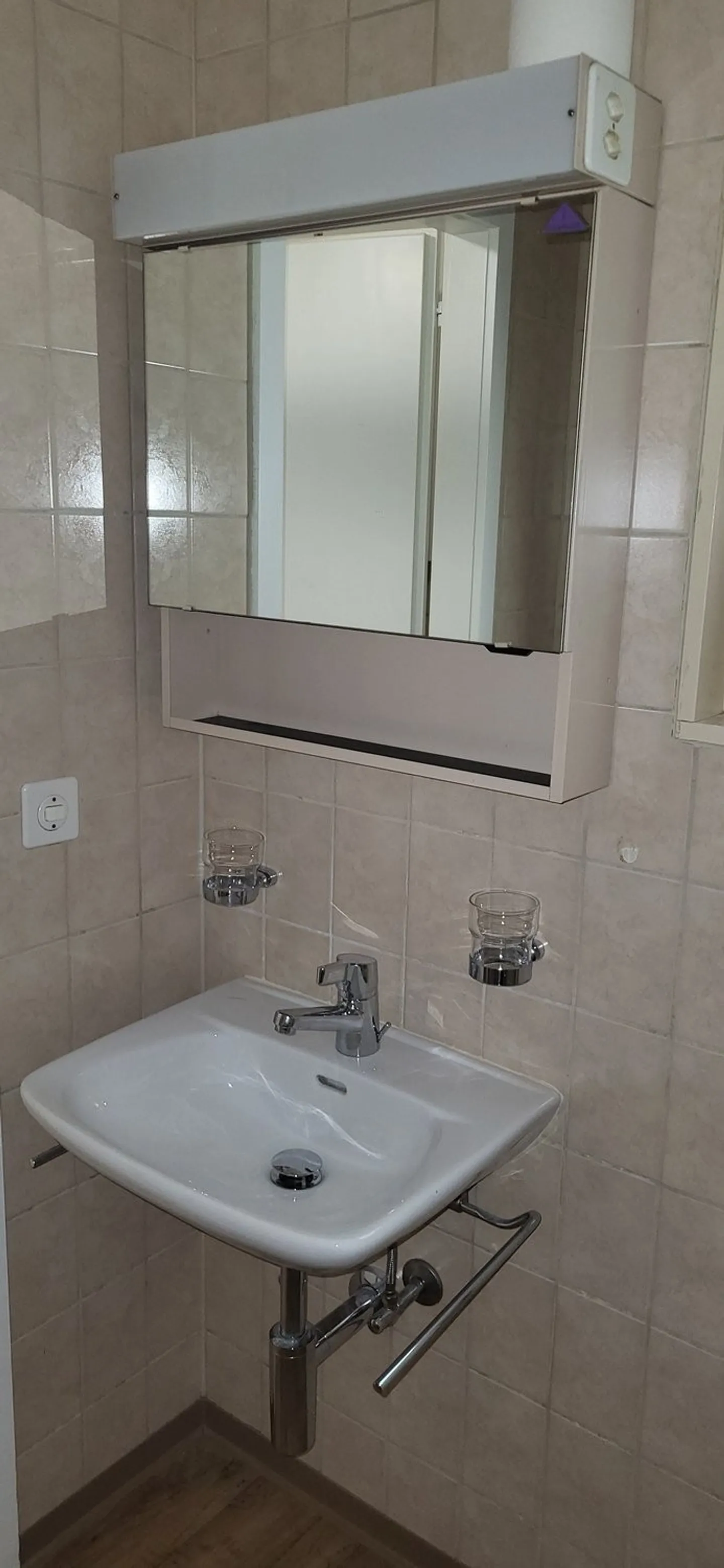 Zentrale und grosszügige 1.5-Zimmerwohnung 2. OG LINKS - Foto 9 von 15