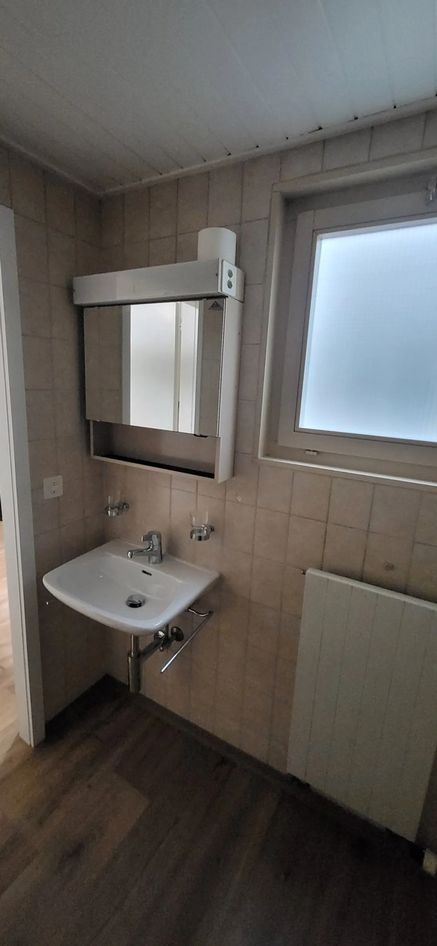 Zentrale und grosszügige 1.5-Zimmerwohnung 2. OG LINKS - Foto 10 von 15