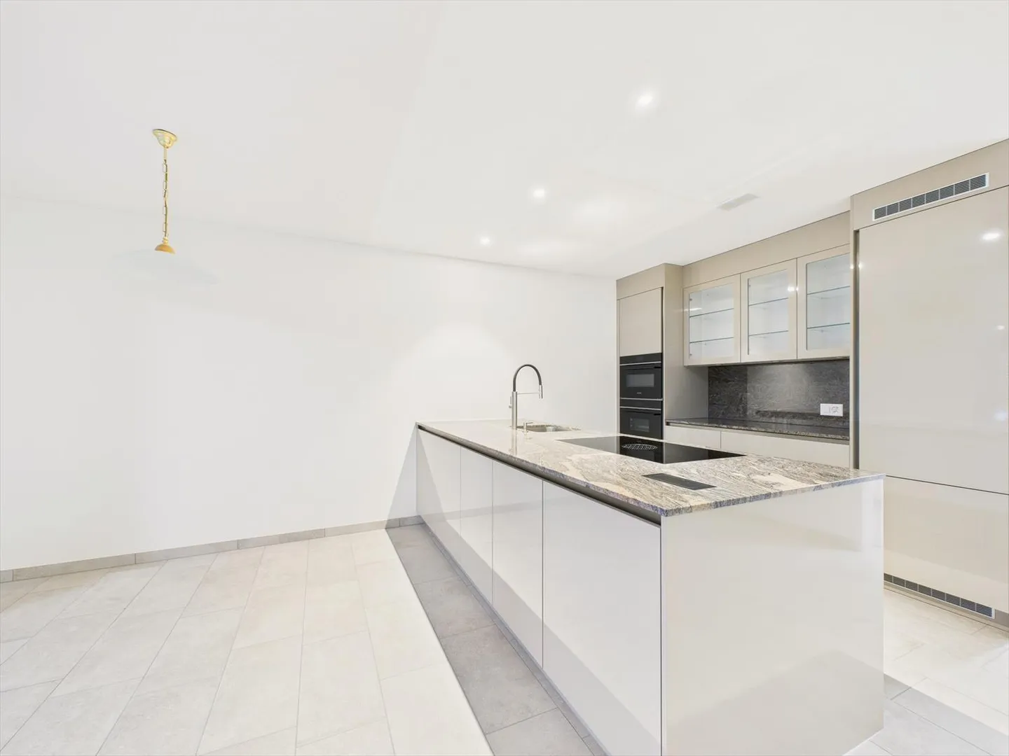 First Rental - High-Quality 2.5 Rooms in Bachenbülach - Photo 2 of 8