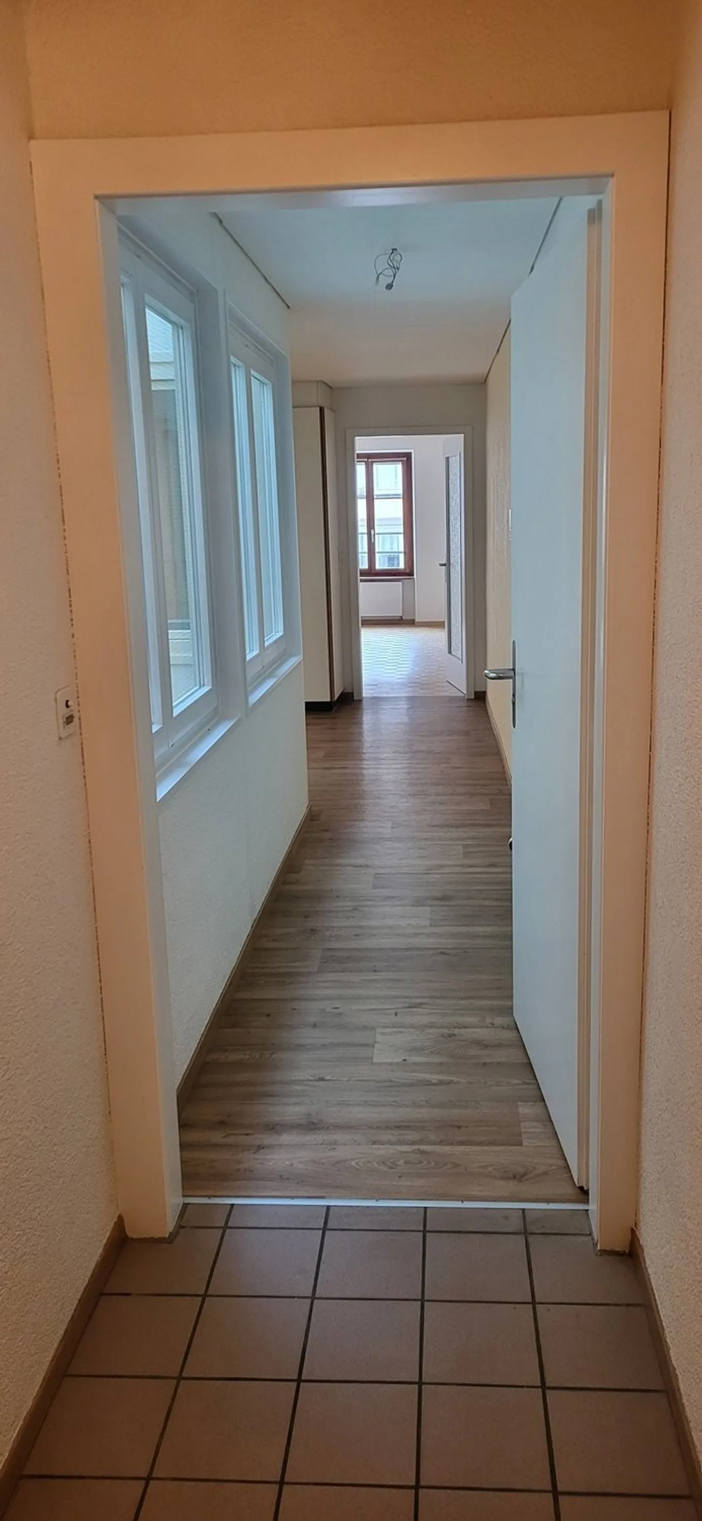 Zentrale und grosszügige 1.5-Zimmerwohnung 2. OG LINKS - Foto 15 von 15
