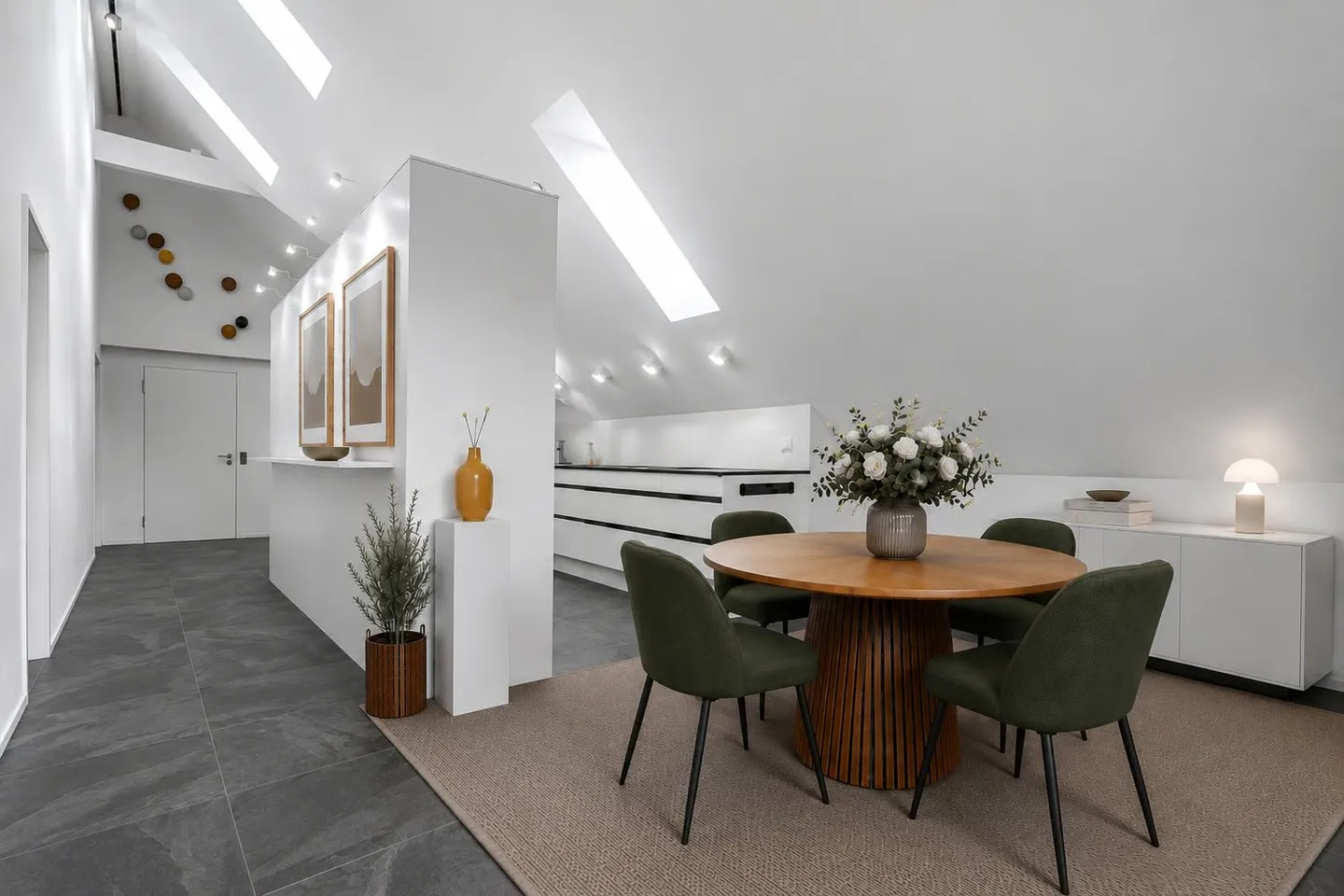 Dachwohnung mit Charakter - 4.5-Zimmer, 152m² Wohnfläche, Raumhöhen >6m und Weitsicht - Photo 1 sur 7