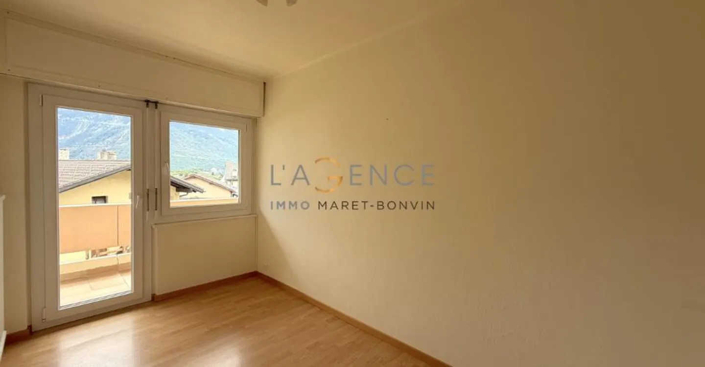 Charming 5.5-room apartment with balcony, unobstructed view and garden - Photo 5 of 9