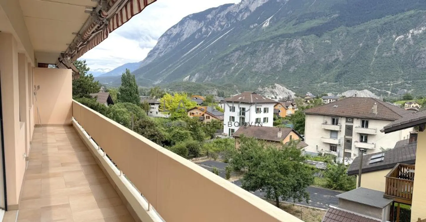 Charming 5.5-room apartment with balcony, unobstructed view and garden - Photo 7 of 9