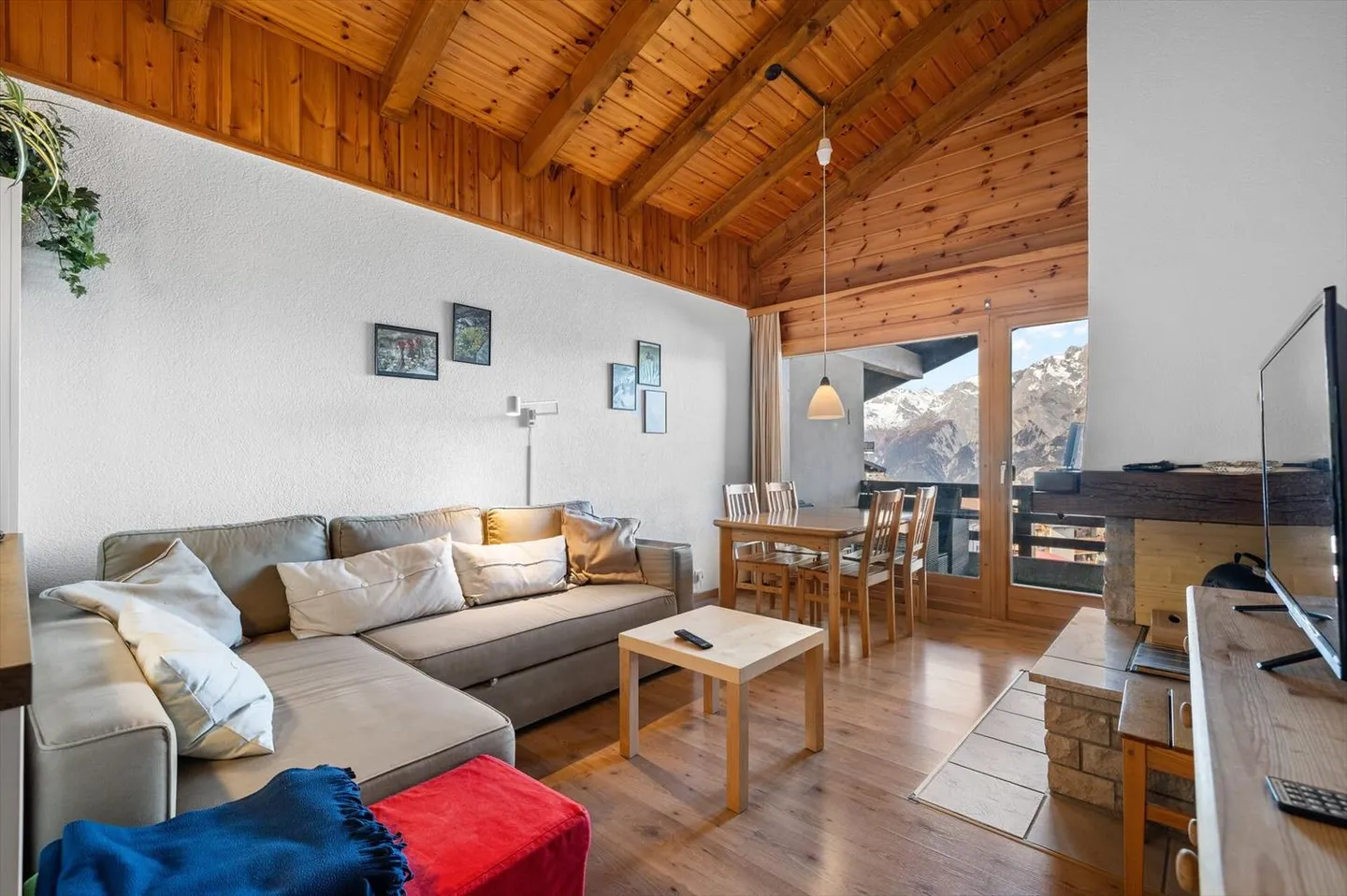 Bellissimo appartamento mansardato Ski-in Ski-out - Foto 2 di 13