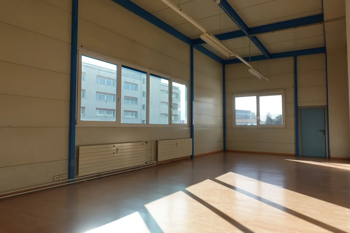 Espace de vente / commercial de premier choix - Parking disponible - Photo 1 sur 4