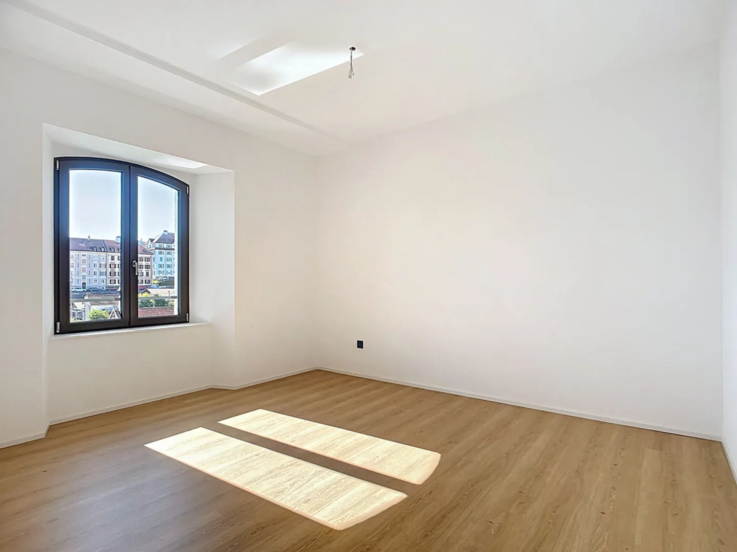 Apartment with framing 2.5 rooms with balcony - Photo 4 of 11