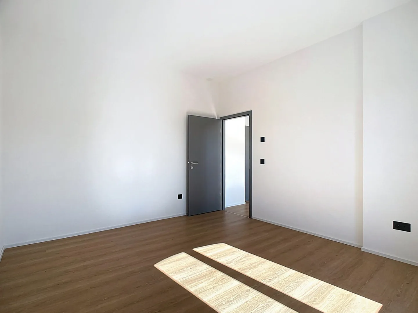 Apartment with framing 2.5 rooms with balcony - Photo 5 of 11