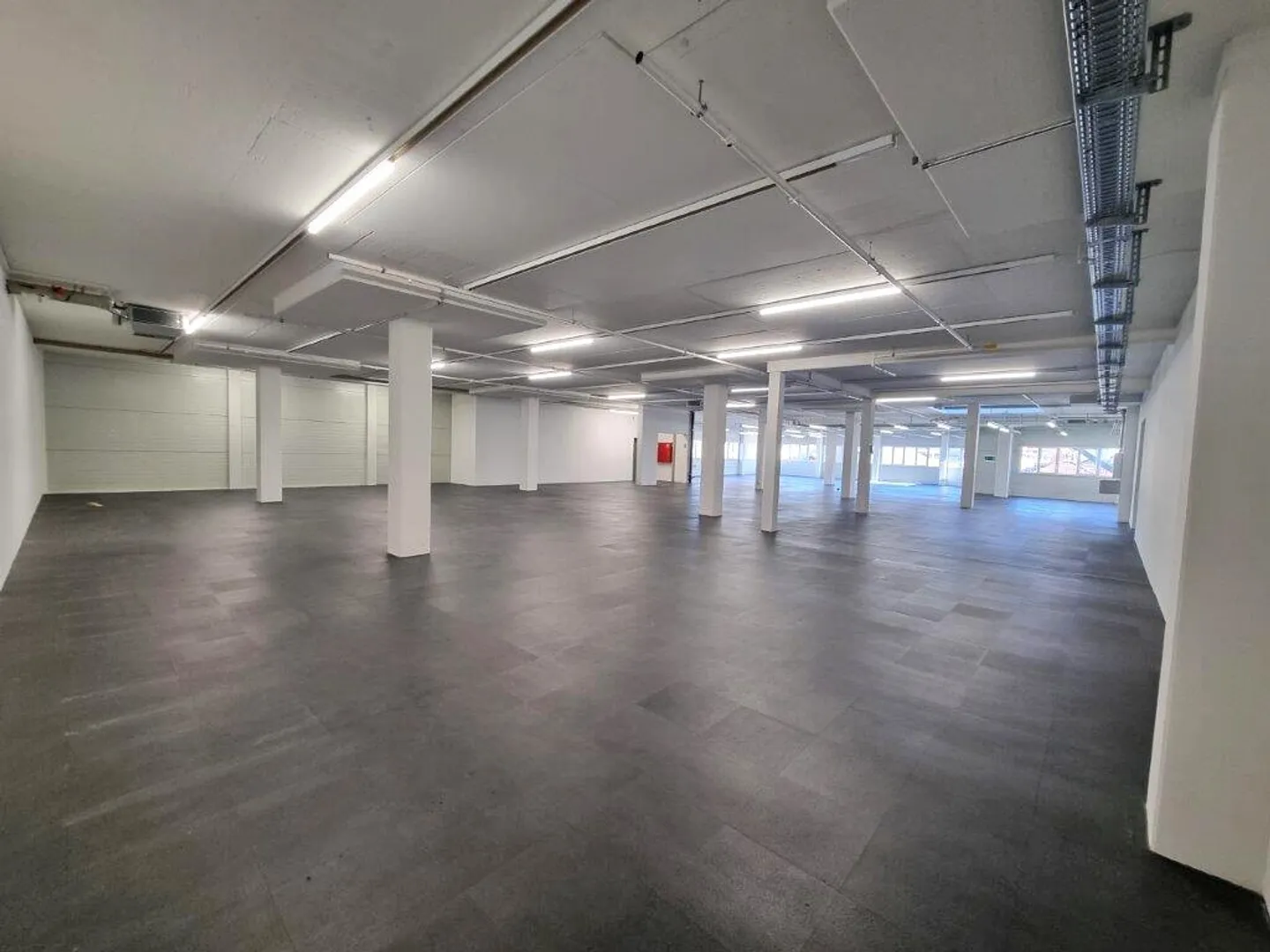 Servizio/Produzione con vista sul Castello di Thun / NESSUN CENTRO FITNESS - Foto 8 di 13