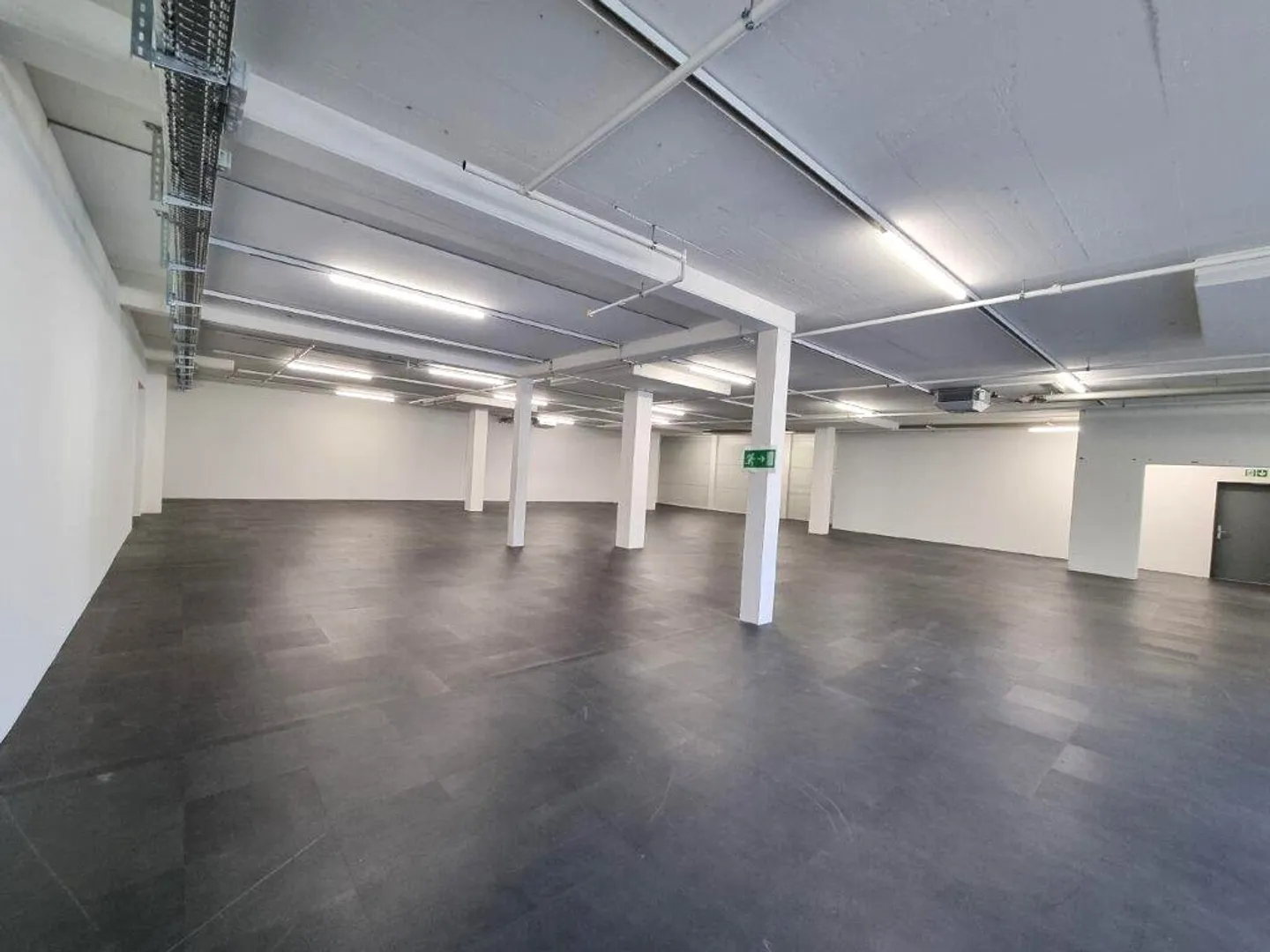 Servizio/Produzione con vista sul Castello di Thun / NESSUN CENTRO FITNESS - Foto 10 di 13