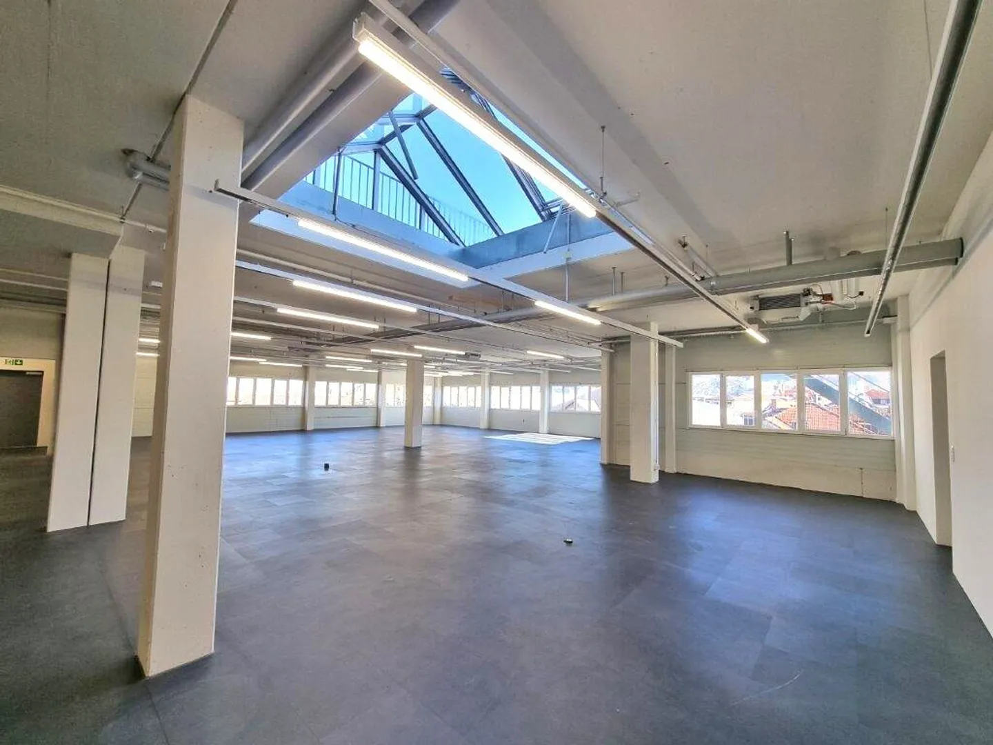 Servizio/Produzione con vista sul Castello di Thun / NESSUN CENTRO FITNESS - Foto 4 di 13