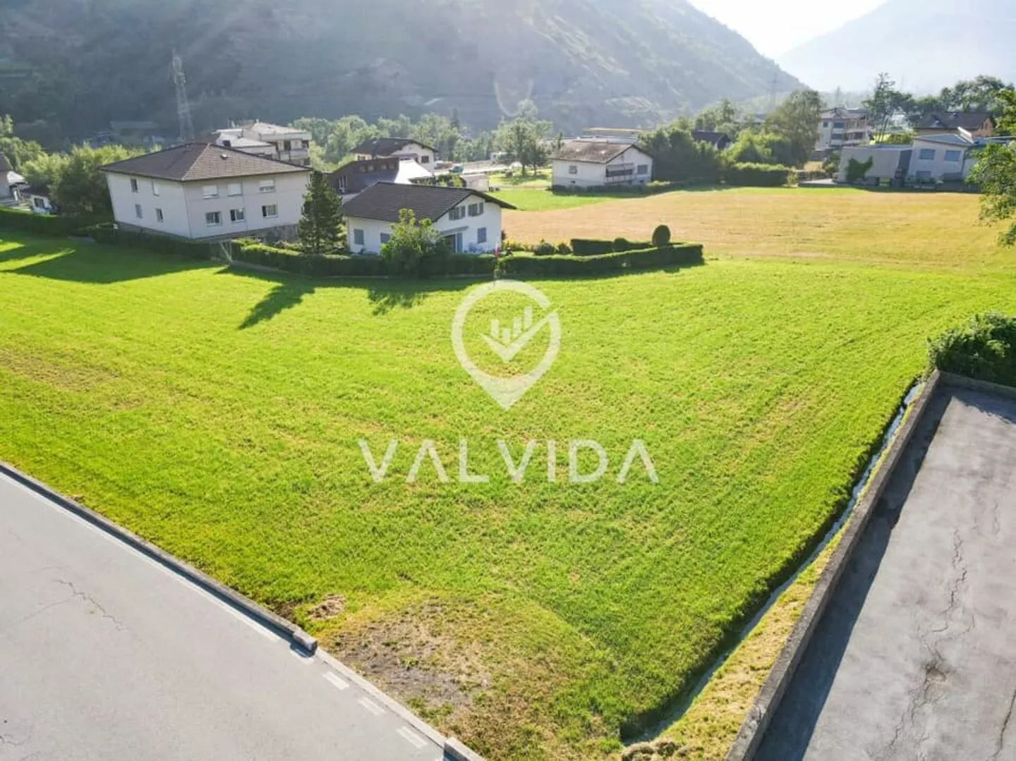 Sunny plot in Leuk Susten - 1,303 m² building potential - Photo 2 of 9