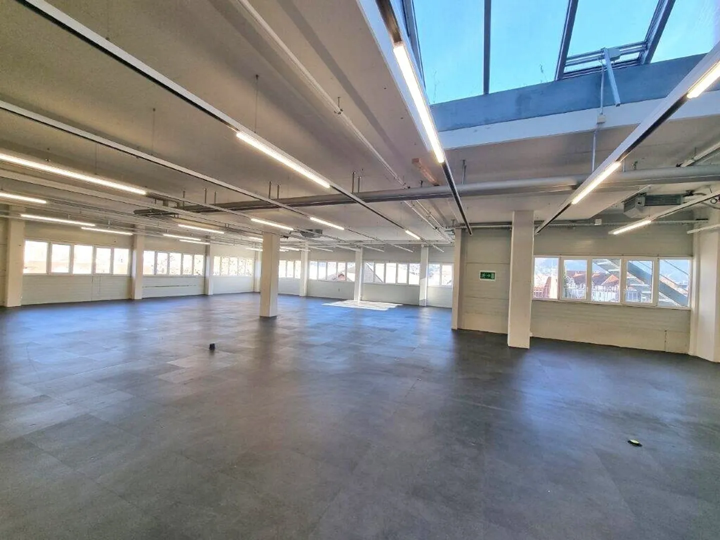 Servizio/Produzione con vista sul Castello di Thun / NESSUN CENTRO FITNESS - Foto 7 di 13