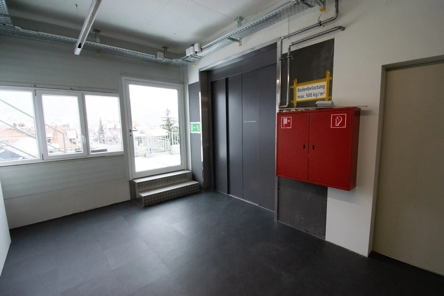 Servizio/Produzione con vista sul Castello di Thun / NESSUN CENTRO FITNESS - Foto 13 di 13