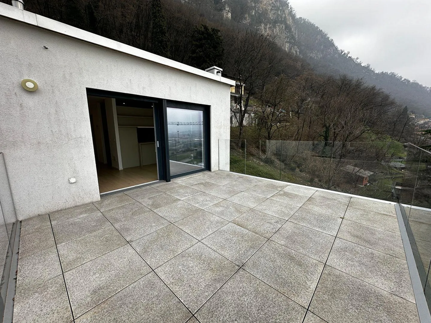 3.5 Zimmer im obersten Stock mit Panoramaterrasse - Foto 7 von 13