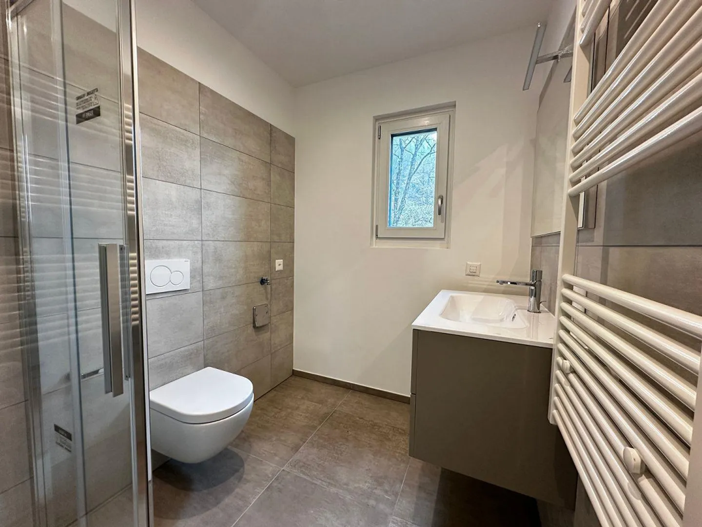 3.5 Zimmer im obersten Stock mit Panoramaterrasse - Foto 2 von 13