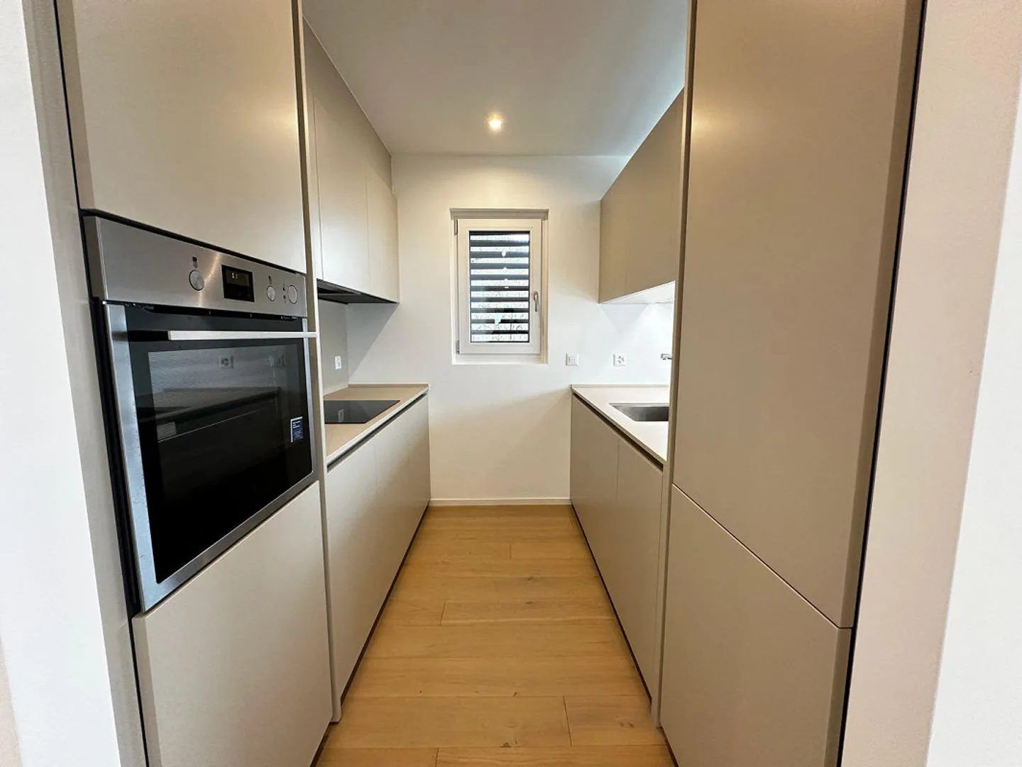 3.5 Zimmer im obersten Stock mit Panoramaterrasse - Foto 4 von 13